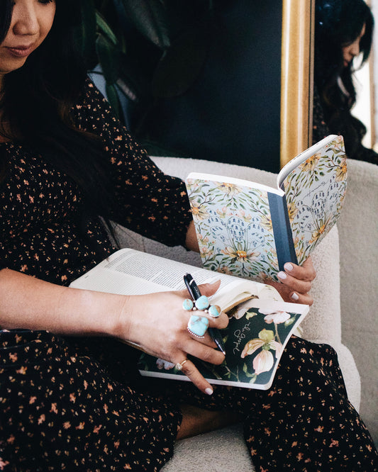 STUDIO SECONDS ESV Prayer Journal: 30 Days on Humility